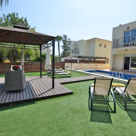 Elena Villa *